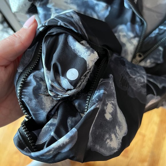 vintage lululemon rain pullover - Picture 9 of 10